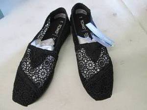lot 227 image: TOMS Womens Moroccan Crochet Alpar...