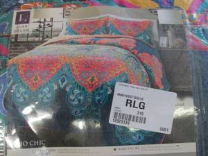 lot 235 image: Lush Dcor Boho Chic 3 pc King Qui...