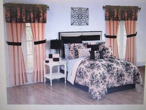 lot 236 image: Courtney 30-Pc. Bedroom Super Set -...