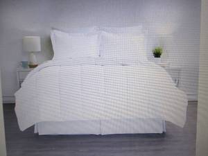 lot 289 image: ienjoy Home Premium 7-Pc. Bed Set -...