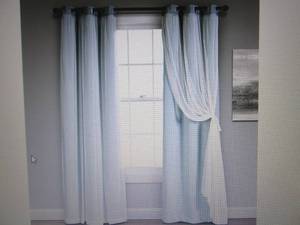 lot 301 image: Lush Decor Grommet Sheer with Insul...