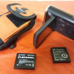 lot 6 image: Panasonic SDR-S10 Flash Memory Camcorder