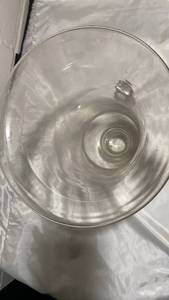 lot 35 image: Elegant Glass Vase