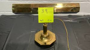 lot 39 image: Executive Desk Lamp