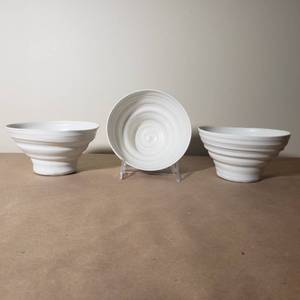 lot 95 image: Vortex Japanese Rice Bowls by Gary Crawford