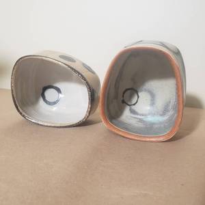 lot 28 image: Suzan Lindsay Bowl Pottery