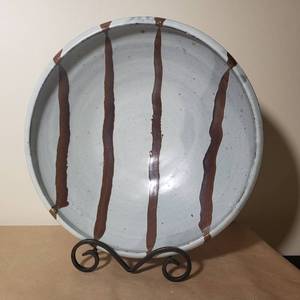 lot 68 image: Dick Rohleder Art Pottery Collection (St. Paul)