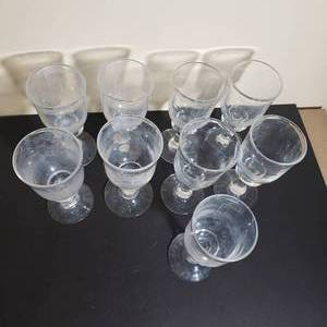 lot 204 image: SimonPearce Wine Glasses 