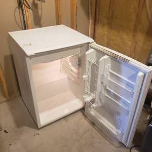 lot 322 image: Sears Kenmore Refrigerator Model 564.21501100