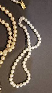 lot 79 image: Elegant Collection of Pearl Jewelry