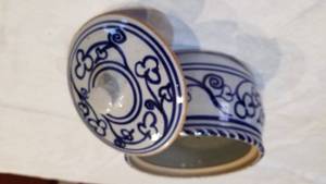 lot 88 image: Iowa Artist George Lowe Blue & White Lidded Jar