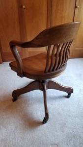 lot 115 image: Antique Oak Rolling & Swiveling Desk Chair