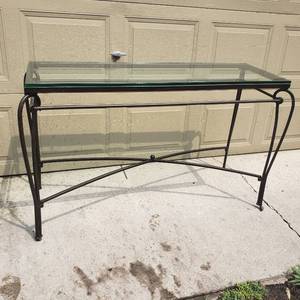 lot 220 image: Contemporary Steel Living Room Set
