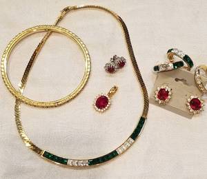 lot 76 image: Sparkling Colored Crystal Jewelry Collection