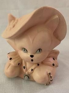 lot 7 image: Adorable Sassy Kitten Planter