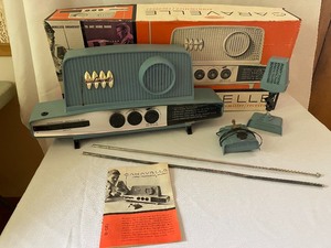 lot 1 image: Vintage Caravelle Transmitter Receiver w Box