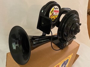 lot 11 image: 1960s Diesel Tone Jubilee Horn