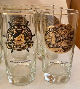 lot 32 image: Three Vintage  Sets of American Minnesota Tumblers