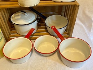 lot 41 image: Vintage Enamelware