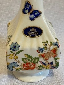 lot 48 image: Petite Vintage Aynsley Vase
