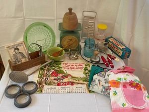 lot 54 image: Vintage Kitchen Goodies