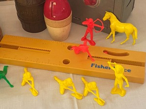 lot 65 image: Vintage Toys