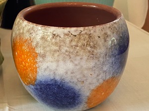 lot 69 image: Vintage Pottery Items