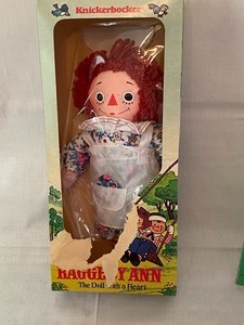 lot 117 image: Vintage Raggedy Ann Collectibles