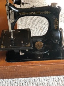 lot 196 image: Vintage Singe Sewing Machine Model 24
