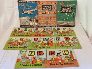 lot 163 image: Adorable Vintage Puzzle Set