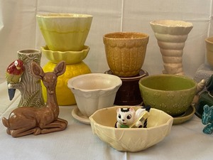 lot 125 image: An Array of Vintage Pottery