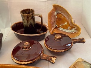 lot 131 image: Vintage Brown Pottery Items
