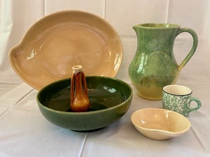 lot 132 image: Vintage Pottery Items