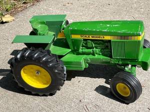 lot 230 image: Vintage Green Toy Tractor