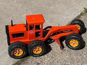 lot 231 image: Tonka Snow Plow