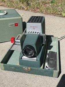lot 233 image: Vintage Argus Slide Projector