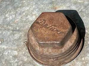 lot 236 image: Vintage Deluxe Metal Gas Can With Wooden Handle