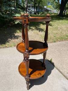 lot 243 image: Wooden 3 Shelf Accent Piece