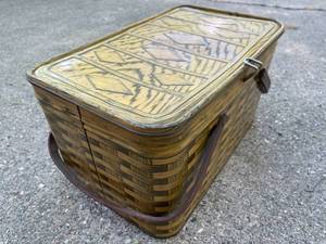 lot 284 image: Vintage Metal Picnic Basket With Wooden Handles