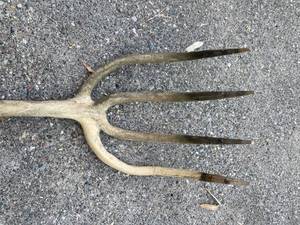 lot 287 image: Vintage Hand Carved Pitchfork