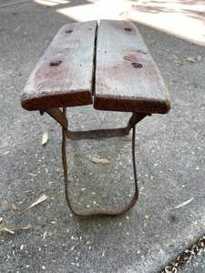 lot 296 image: Vintage Rusty Wood Topped Bench