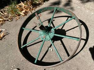 lot 300 image: Metal Wagon Wheel Deco Piece