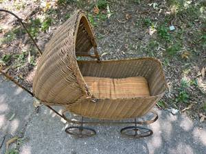 lot 307 image: Vintage Wicker Doll Carriage