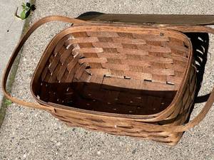 lot 309 image: Wooden Weaved Picnic  Sewing Basket