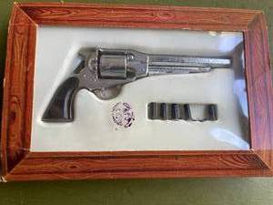 lot 351 image: Vintage Small Toy Guns
