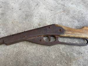 lot 353 image: Daisy Buzz Barton BB Gun #195