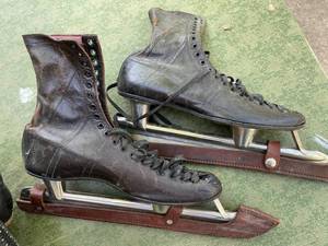 lot 355 image: Vintage Mens And Womens Ice Skates