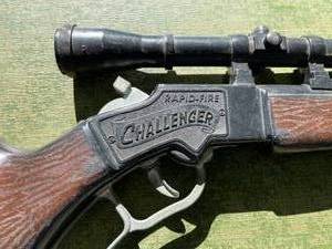 lot 362 image: Vintage Toy Gun Lot