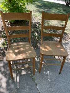 lot 367 image: 2 Vintage Wooden Chairs