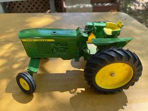 lot 377 image: John Deere Die Cast Tractor